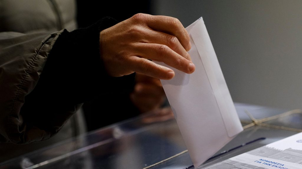 Metron Analysis: Δεν «γύρισε» το κλίμα για την κυβέρνηση ο ανασχηματισμός – Δεύτερο κόμμα η Πλεύση με σχεδόν 15%