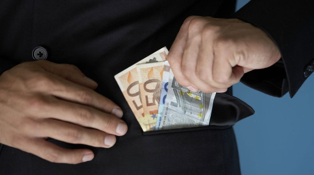 Κέρκυρα: Υπάλληλος κατηγορείται ότι υπεξαίρεσε 400.000 ευρώ από τα ταμεία της Περιφέρειας Ιονίων Νήσων