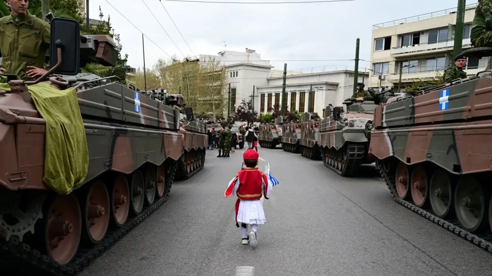 Δείτε live την στρατιωτική παρέλαση της 25ης Μαρτίου στο Σύνταγμα (βίντεο)