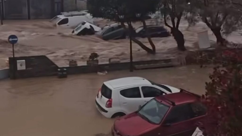 Δήμαρχος Πάρου Κ.Μπιζάς για κακοκαιρία: «Έπεσαν πέτρες και βράχια, υπερχείλισαν χείμαρροι και παρασύρθηκαν ΙΧ»