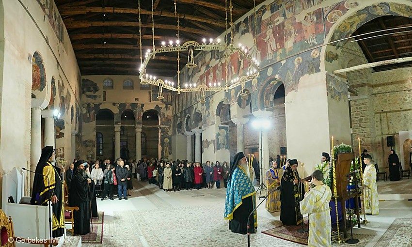 Η ακολουθία του Ακαθίστου Ύμνου έγινε μετά από αιώνες στην Παλαιά Μητρόπολη Βεροίας – Δείτε φωτογραφίες