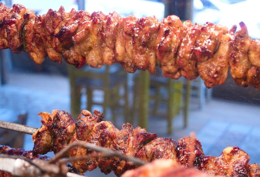Taste Atlas: Τα δύο ελληνικά πιάτα που βρίσκονται στα 50 καλύτερα street food του κόσμου
