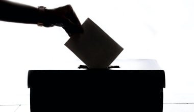 Δημοσκόπηση Prorata: Στη δεύτερη θέση η Πλεύση Ελευθερίας με 14% – Τα κόμματα που μένουν εκτός Βουλής