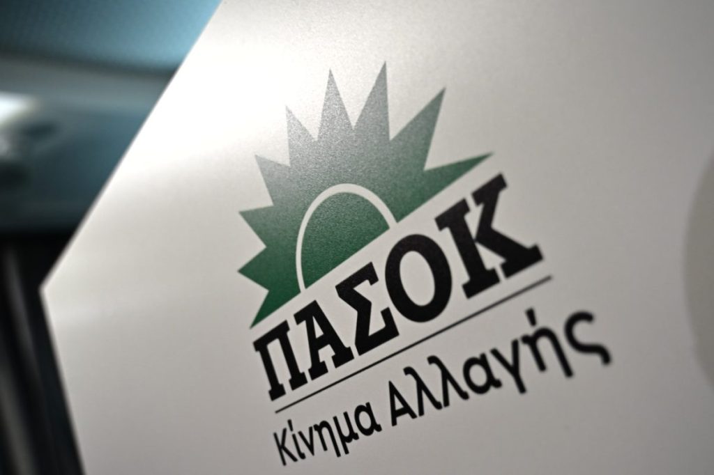 ΠΑΣΟΚ: «Ιδιώτες πληρώνουν ιδιώτες για να πετούν λάσπη σε πολιτικούς αντιπάλους της κυβέρνησης»