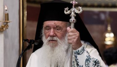 Το Αναστάσιμο μήνυμα του Ιερωνύμου: «Οι προσωπικές σχέσεις δοκιμάζονται – Η σημασία της οικογένειας υποβαθμίζεται»