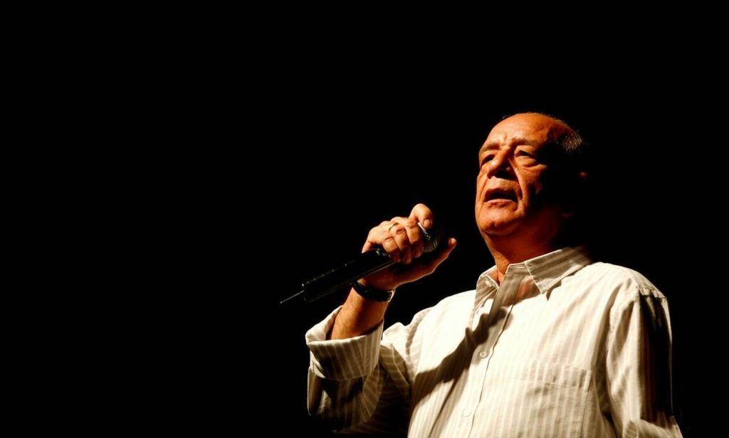 «Λαδάδικα»: Ο τολμηρός στίχος που κόπηκε από το θρυλικό τραγούδι του Δ.Μητροπάνου