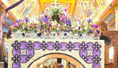 Εντυπωσιακός ο επιτάφιος στην Ουρανούπολη Χαλικιδικής: Πάνω από 200.000 χάντρες και 30.000 χρυσάνθεμα (φωτο)