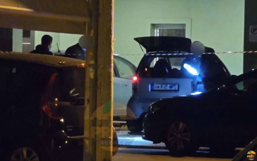 Δολοφονία στην Καλλιθέα: Πυροβόλησαν άνδρα μέσα στο αυτοκίνητό του σε πυλωτή πολυκατοικίας