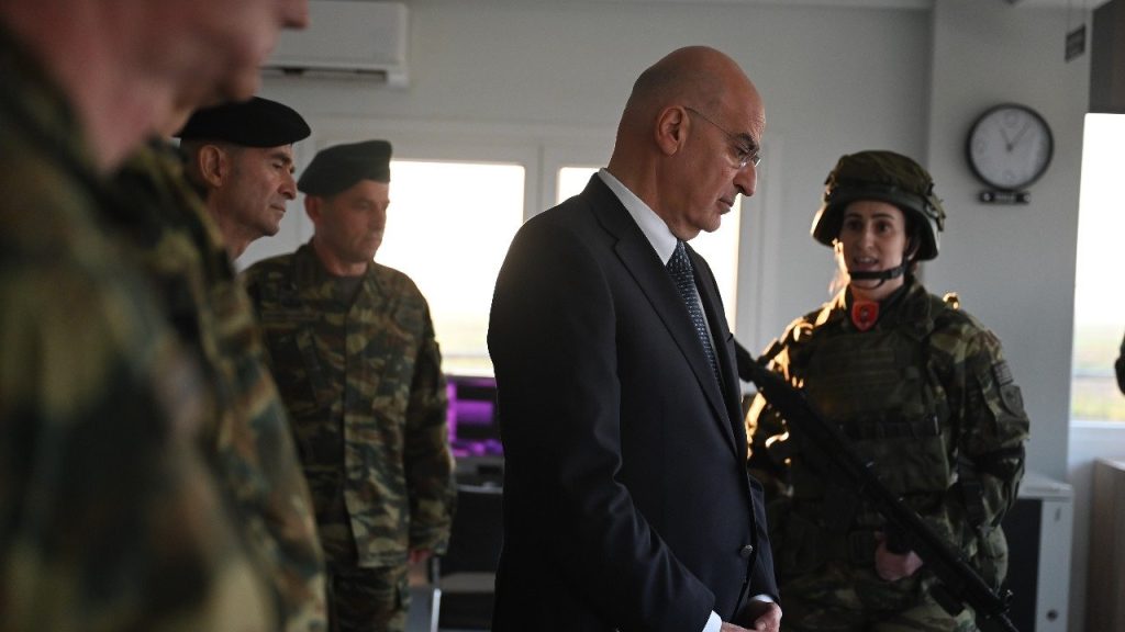 Στον Έβρο ο Νίκος Δένδιας: Ο Έλληνας ΥΠΕΘΑ επισκέφθηκε φυλάκιο και παρακολούθησε τον Επιτάφιο στην Ορεστιάδα (φωτο)