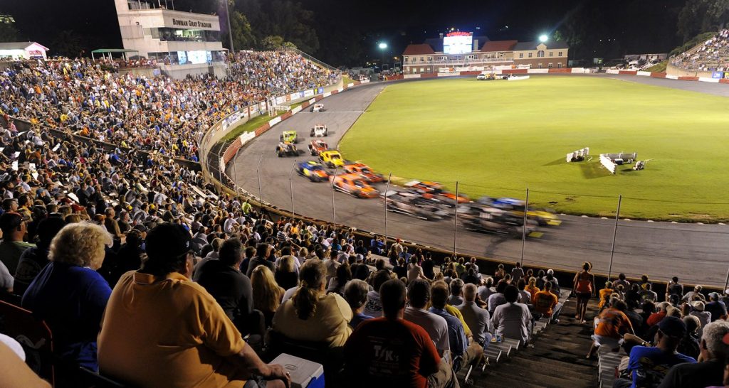 ΗΠΑ: Από αγώνα NASCAR σε ρινγκ του… UFC