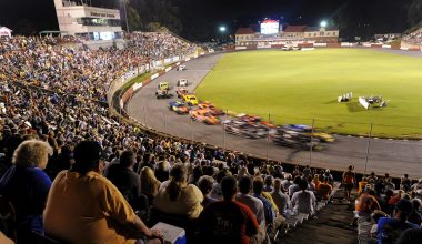 ΗΠΑ: Από αγώνα NASCAR σε ρινγκ του… UFC