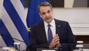 Με επιστροφή ενός ενοικίου και 250 ευρώ σε συνταξιούχους φιλοδοξεί η κυβέρνηση να λύσει τα προβλήματα των πολιτών