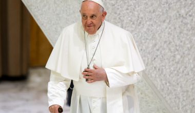 Πάπας Φραγκίσκος: Αυτός ήταν ο μισθός του – Ο λόγος που αρνήθηκε να μείνει στην παπική κατοικία