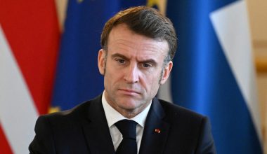 Bloomberg: Ο Ε.Μακρόν εξετάζει το ενδεχόμενο πρόωρων εκλογών το φθινόπωρο