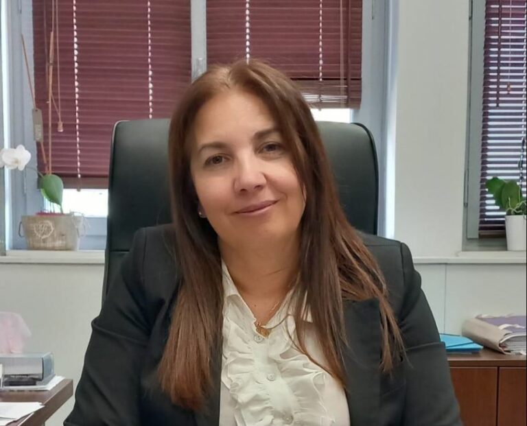 Παραιτήθηκε αιφνιδίως η Γενική Γραμματέας του υπουργείου Υγείας Φωφώ Καλύβα!
