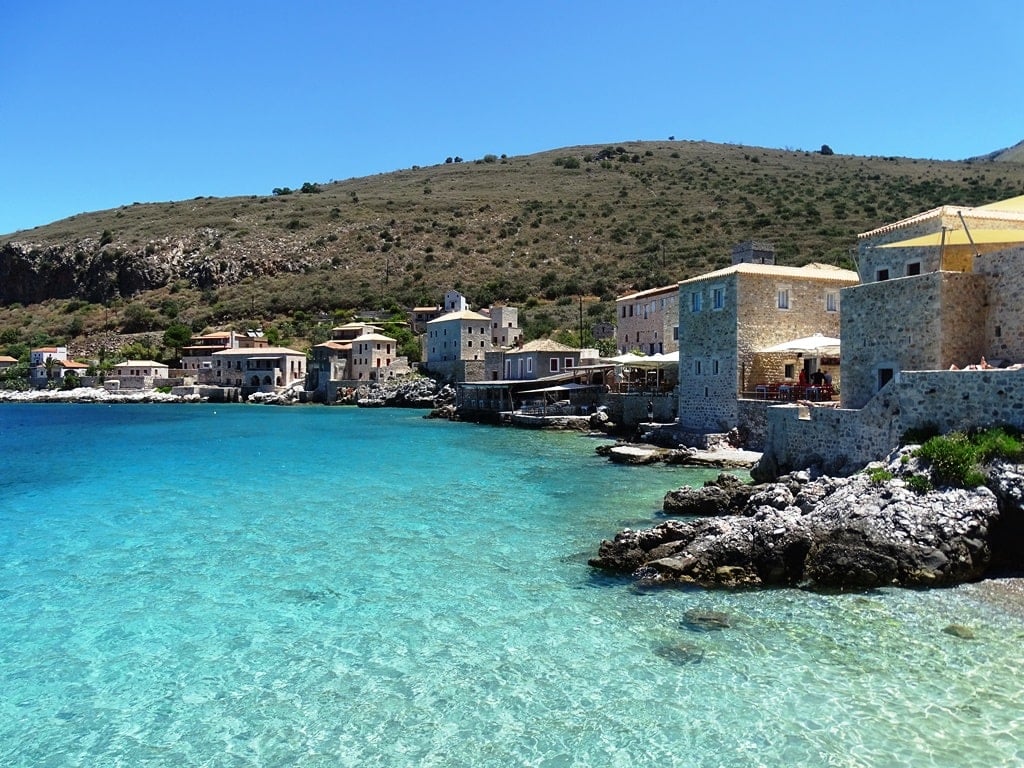 Λιμένι: Το πέτρινο ησυχαστήριο στη Μάνη που «μαγεύει» όποιον το επισκεφθεί (φώτο)