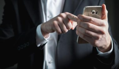 Δείτε ποια είναι τα σημάδια που αποκαλύπτουν ότι το κινητό σας έχει «χακαριστεί»