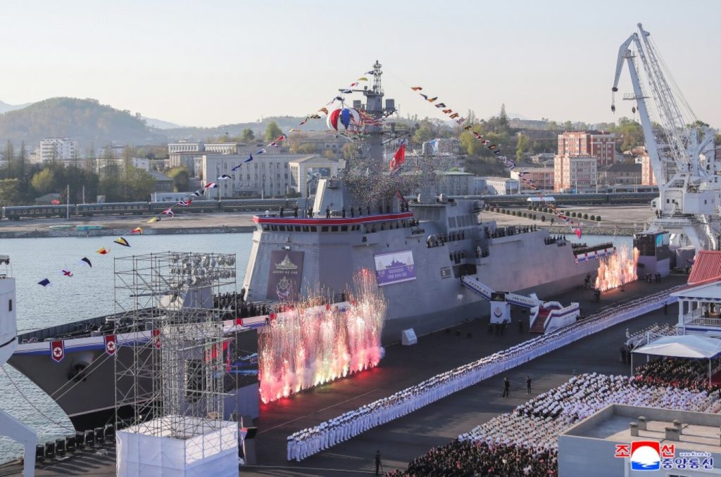 Νέο καταδρομικό πλοίο καθελκύστηκε και είναι έτοιμο για τον στόλο της Βόρειας Κορέας – Δείτε φωτογραφίες