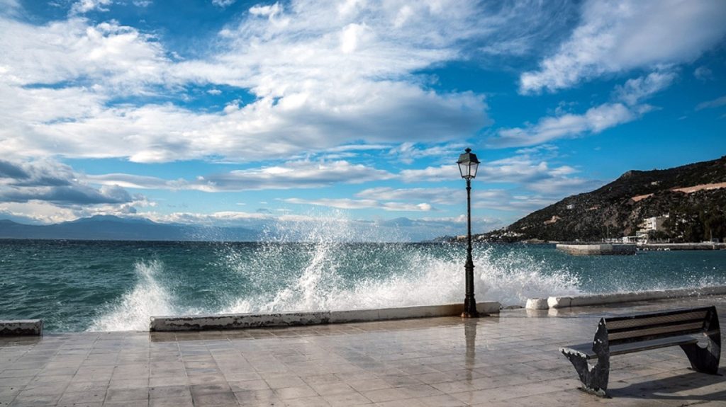 Καιρός: «Έρχονται» ενισχυμένοι άνεμοι έως και 8 μποφόρ από το βράδυ στο Αιγαίο (χάρτης)