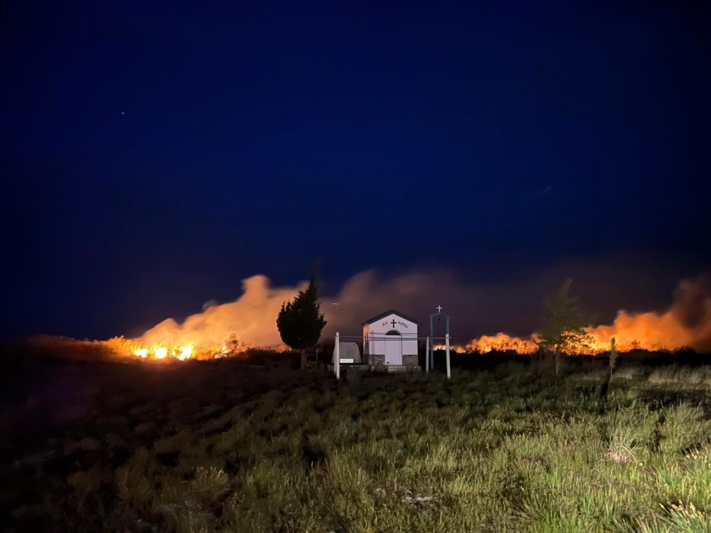 Μεγάλη φωτιά στην Κεραμωτή Καβάλας (βίντεο-φωτο)