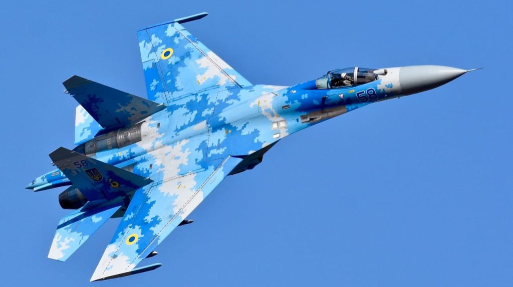 Μαχητικό Su-27 της ουκρανικής Αεροπορίας καταρρίφθηκε σε λίγα δευτερόλεπτα από ρωσικό μαχητικό Su-30 (βίντεο)
