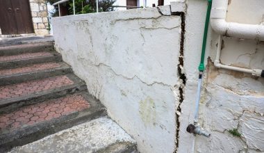 Στις Βούτες κλιμάκιο από την Ελληνική Αρχή Γεωλογικών και Μεταλλευτικών Ερευνών για τις ρηγματώσεις
