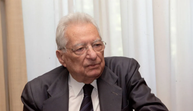 Πέτρος Μολυβιάτης: Πέθανε «ο τελευταίος Έλληνας» που πέρασε από την θέση του υπουργού Εξωτερικών