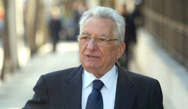 Κώστας Καραμανλής για θάνατο Πέτρου Μολυβιάτη: «Χάνω έναν πολύ δικό μου άνθρωπο»