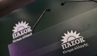 Άρση μονιμότητας στο δημόσιο: ΠΑΣΟΚ «αδειάζει» Σκανδαλίδη – «Είναι εκτός γραμμής»