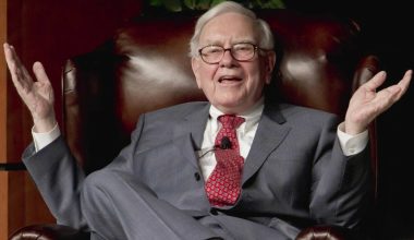 Γουόρεν Μπάφετ: Αποσύρεται από CEO της Berkshire Hathaway στο τέλος του έτους