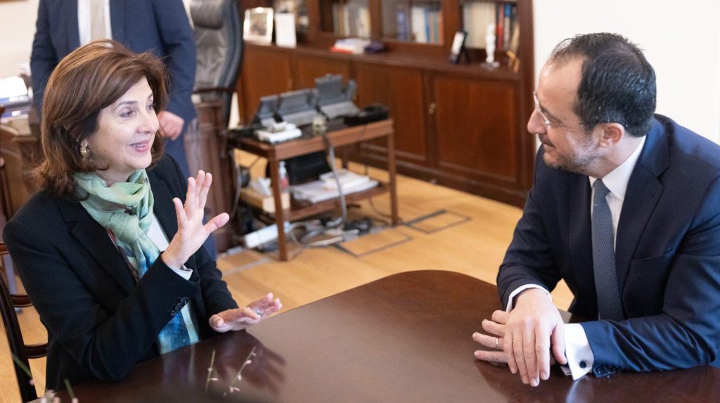 Νίκος Χριστοδουλίδης – Ερσίν Τατάρ: Εν αναμονή της Ολγκίν Κουεγιάρ για την επόμενη μέρα του Κυπριακού
