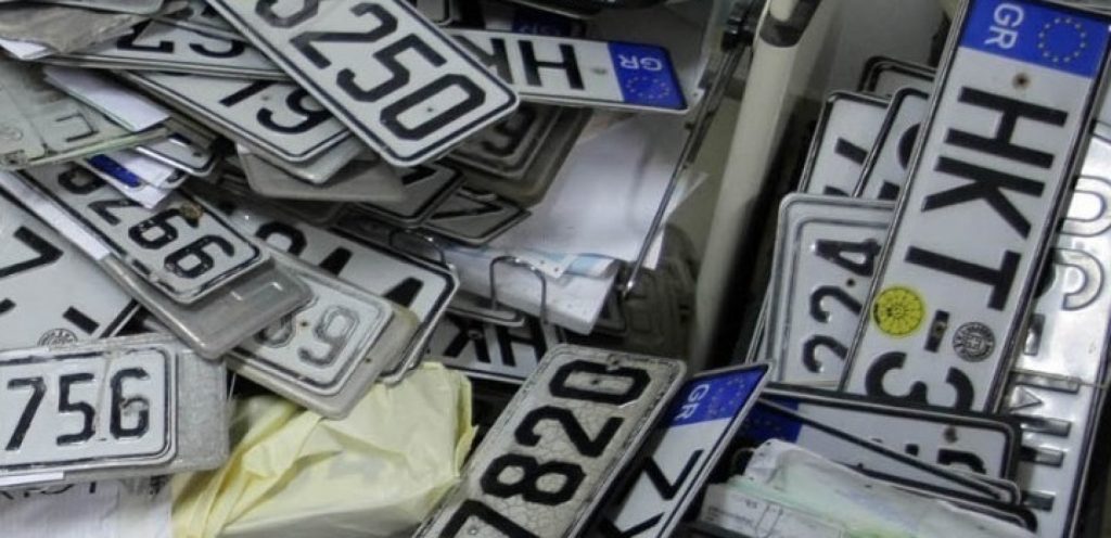 Επιστροφή πινακίδων: Τι πρέπει να προσέξουν οι οδηγοί – Δείτε αναλυτικά τη διαδικασία