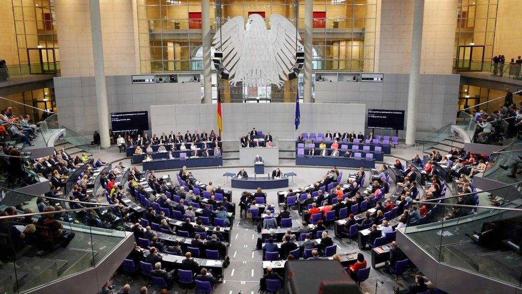 Φρίντριχ Μερτς: Εκλέχτηκε νέος  καγκελάριος  στη δεύτερη ψηφοφορία με 325 ψήφους