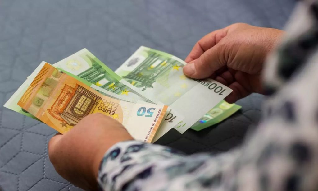 Συντάξεις Ιουνίου: Πότε πληρώνονται οι κύριες και επικουρικές για όλα τα ταμεία