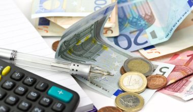 Φορολογικές δηλώσεις: Πάνω από 1,3 εκατ. πολίτες εξοφλούν ολόκληρο τον φόρο εισοδήματος για να κερδίσουν έκπτωση