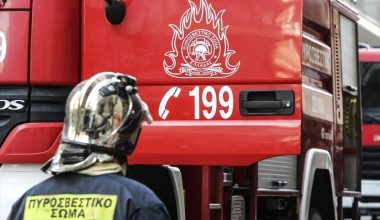Ισχυρές δυνάμεις της Πυροσβεστικής για την κατάσβεση φωτιάς σε μηχανή στο Νέο Ηράκλειο
