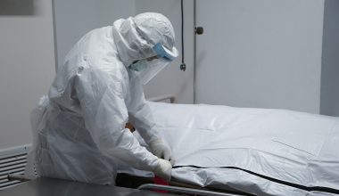 Σε αργία τέθηκαν οι ιατροδικαστές Χ.Τσάκωνα και Θ.Νούσιας για ψευδή κατάθεση με εντολή Γ.Φλωρίδη