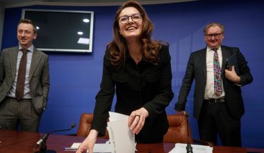 Το ουκρανικό κοινοβούλιο επικύρωσε τη συμφωνία για τα ορυκτά με τις ΗΠΑ