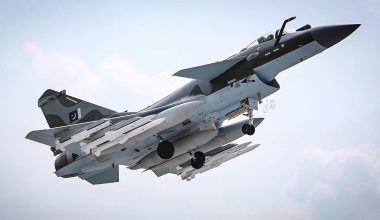 Πως οι Πακιστανοί έπιασαν «στον ύπνο» και ρήμαξαν τα ινδικά Rafale, Su-30 και Mig-29