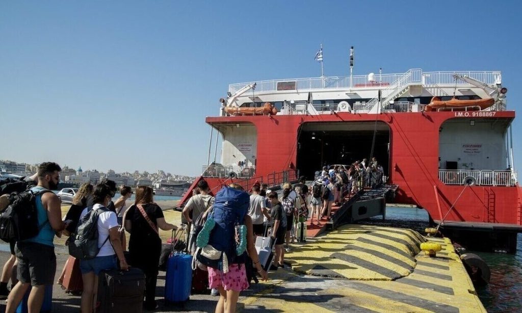 Χωρίς αυξήσεις τα ακτοπλοϊκά εισιτήρια φέτος – Έρχονται εκπτώσεις για οικογένειες