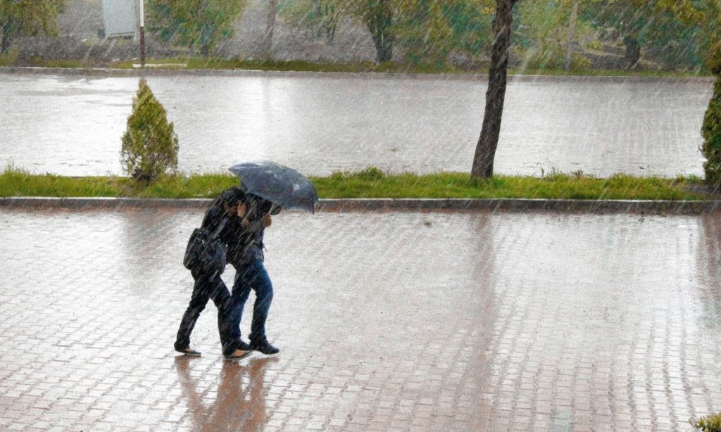 Ισχυρές καταιγίδες και χαλάζι «φέρνει» η κακοκαιρία ΙΝES: Χάρτες του Meteo δείχνουν πού θα «χτυπήσει» (φωτο)