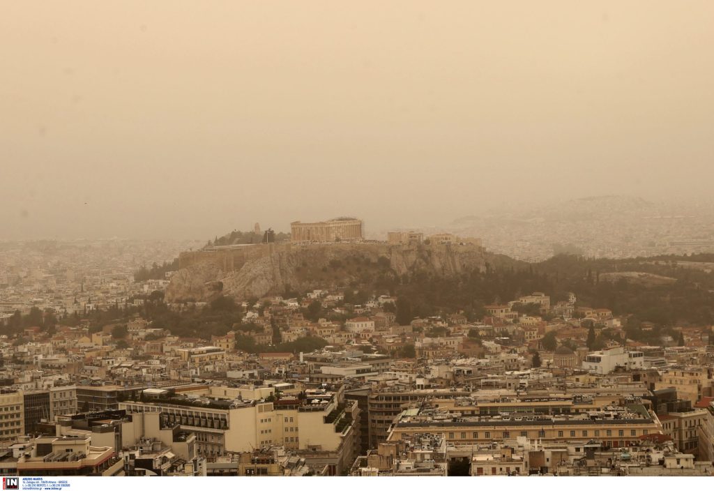 Καιρός: Πότε υποχωρεί η αφρικανική σκόνη που «έπνιξε» την Αττική