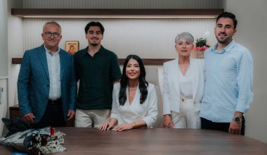Φωνή Λογικής: Πλήθος κόσμου στα εγκαίνια των γραφείων της Αφροδίτης Λατινοπούλου στην Αθήνα!