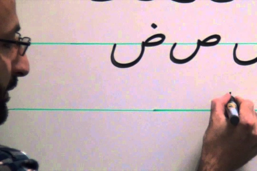 Από πού προέρχεται η έκφραση «τα μιλάει φαρσί» και τι πραγματικά σημαίνει;