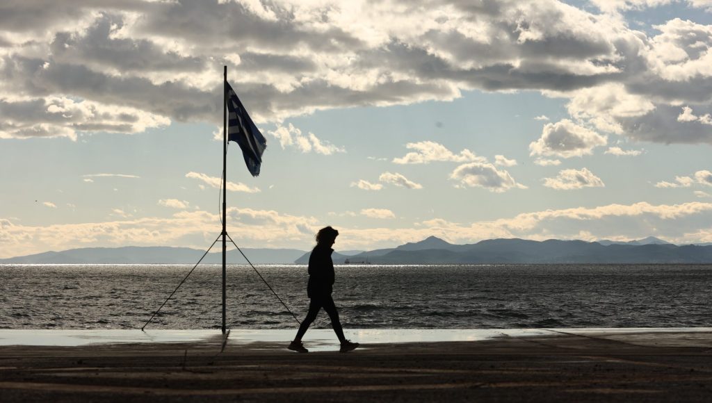 Ο καιρός αύριο: Με νεφώσεις και τοπικές βροχές – Η πρόγνωση της ΕΜΥ για όλη τη χώρα