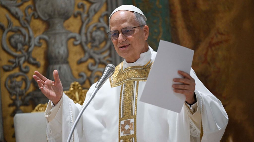 Πάπας Λέων ΙΔ’: «Με επέλεξαν χωρίς να έχω καμία αξία – Είμαι αδελφός και υπηρέτης σας» (βίντεο)