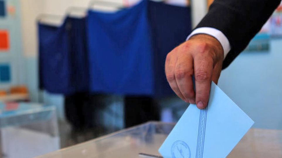 Δημοσκόπηση Marc: Υπερ της άρσης μονιμότητας το σύνολο του πληθυσμού, ακόμη και οι δημόσιοι υπάλληλοι