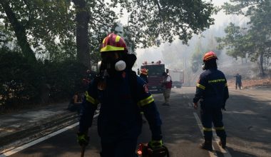 Υπό μερικό έλεγχο η πυρκαγιά στην Ελευσίνα – Κυκλοφοριακές ρυθμίσεις στην παλαιά εθνική Αθηνών-Κορίνθου