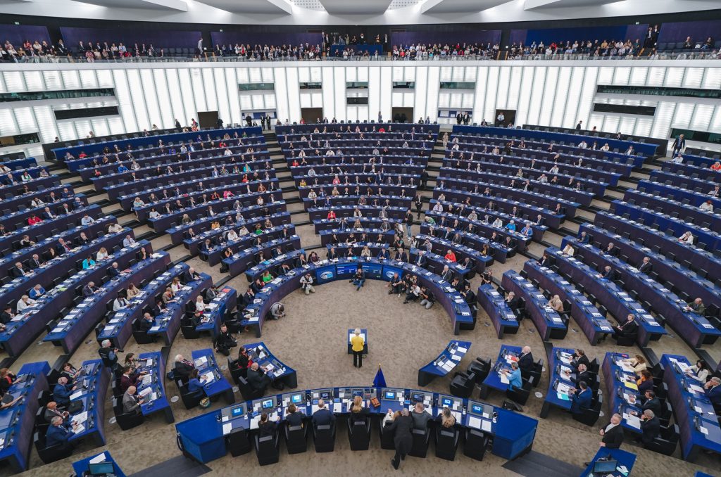 Βίντεο: Βούλγαρος ευρωβουλευτής κατηγορεί την ΕΕ ότι ελέγχεται από τους ναζί