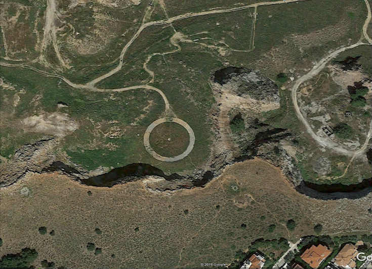 Η μυστηριώδης κυκλική δομή στα Τουρκοβούνια (φωτό, βίντεο)